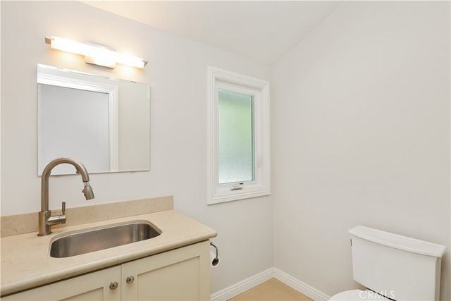 933 W Riviera Dr., Santa Ana, CA 92705