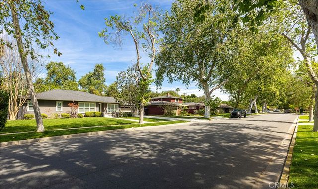 933 W Riviera Dr., Santa Ana, CA 92705