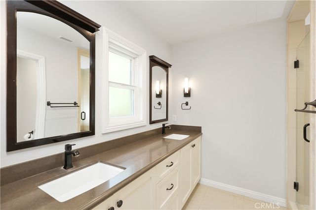 933 W Riviera Dr., Santa Ana, CA 92705