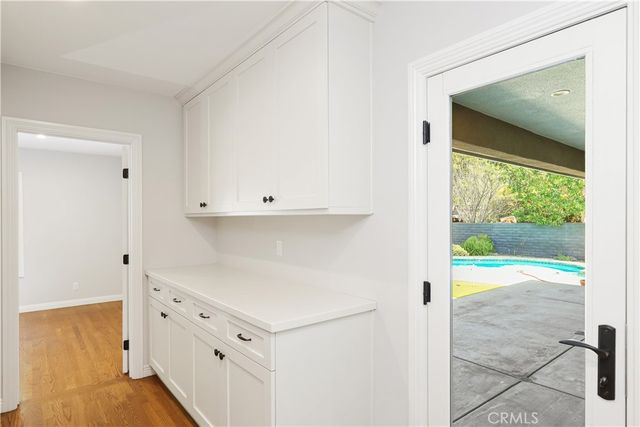 933 W Riviera Dr., Santa Ana, CA 92705