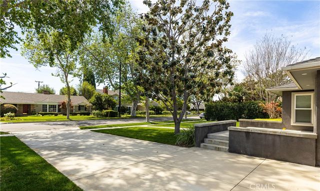 933 W Riviera Dr., Santa Ana, CA 92705