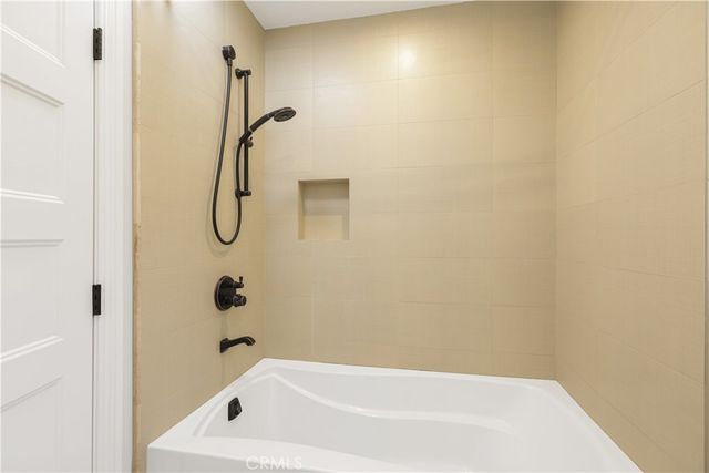 933 W Riviera Dr., Santa Ana, CA 92705