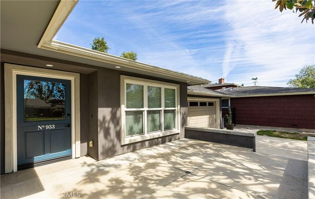 933 W Riviera Dr., Santa Ana, CA 92705