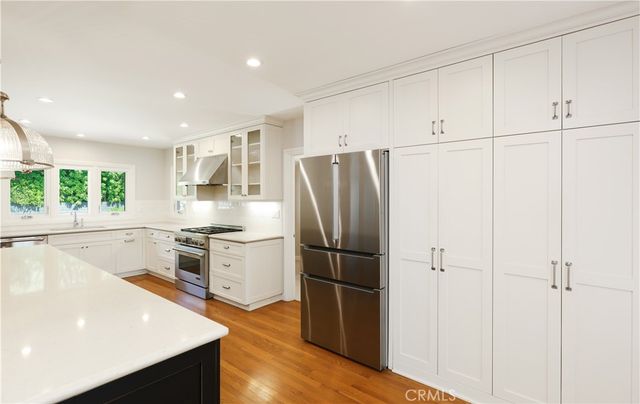 933 W Riviera Dr., Santa Ana, CA 92705