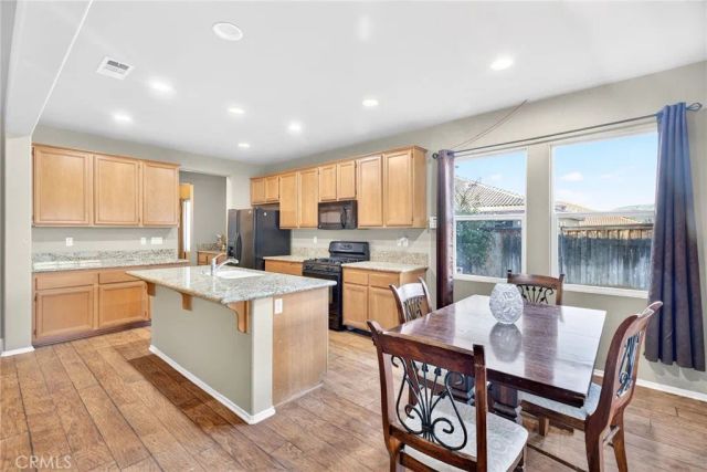 741 Amor, San Jacinto, CA 92582