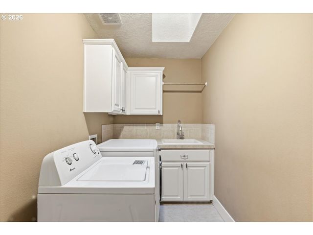 14525 Se DUKE St, Portland, OR 97236