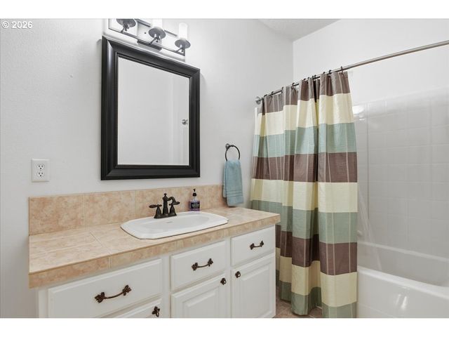 14525 Se DUKE St, Portland, OR 97236