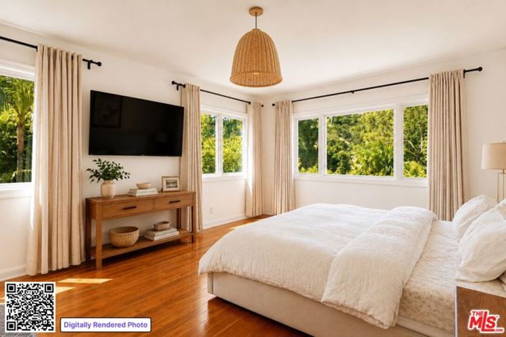 8935 Hollywood Hills Road, Los Angeles, CA 90046