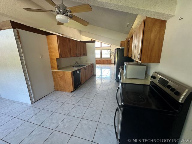 532 Ridgewood Drive, Pryor, OK 74361