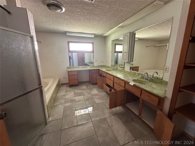 532 Ridgewood Drive, Pryor, OK 74361