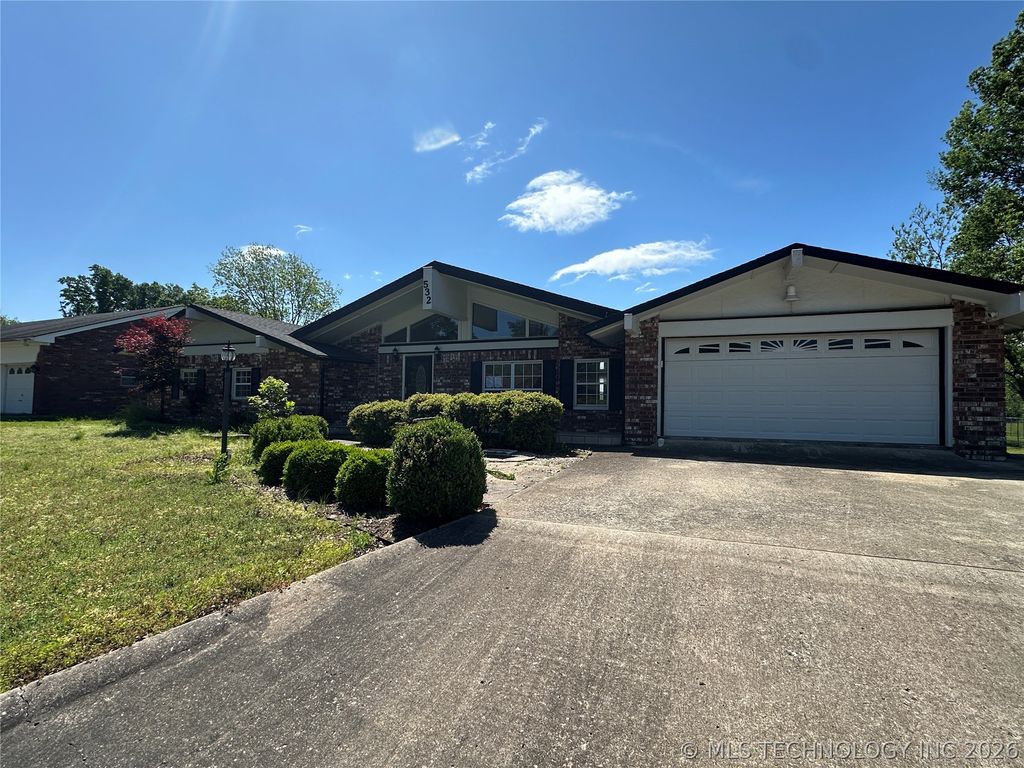 532 Ridgewood Drive, Pryor, OK 74361