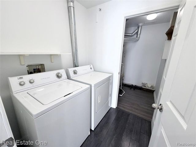 7211 Addington Drive, Walled Lake, MI 48390