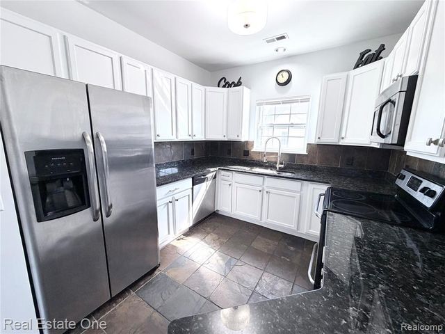 7211 Addington Drive, Walled Lake, MI 48390
