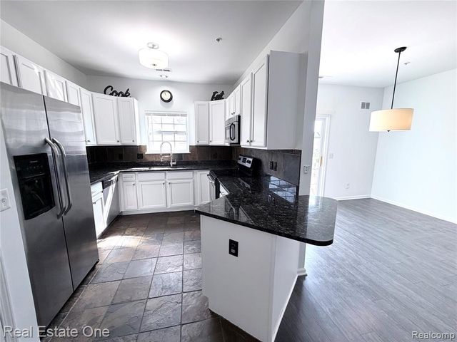 7211 Addington Drive, Walled Lake, MI 48390