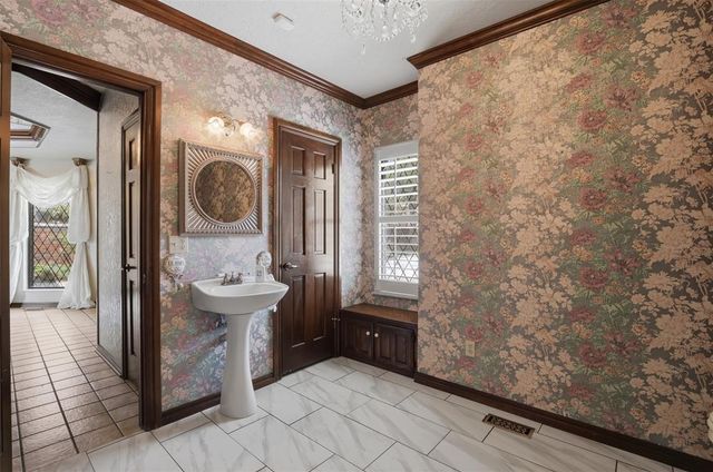 8204 Brownsville Lane, Bethany, OK 73008