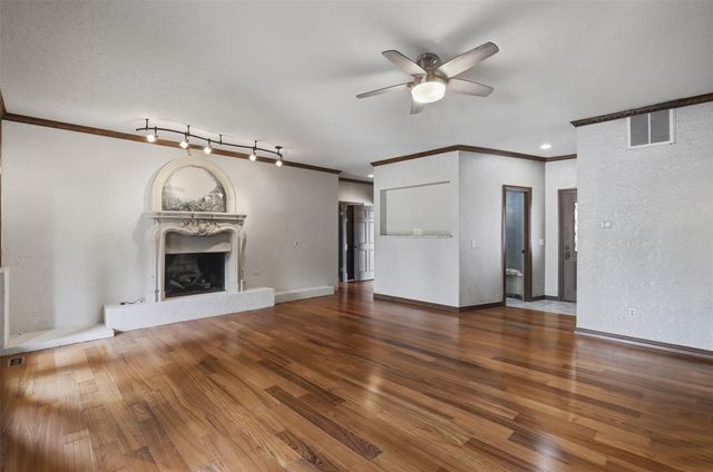 8204 Brownsville Lane, Bethany, OK 73008