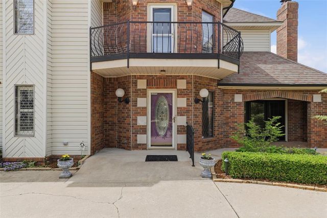 8204 Brownsville Lane, Bethany, OK 73008