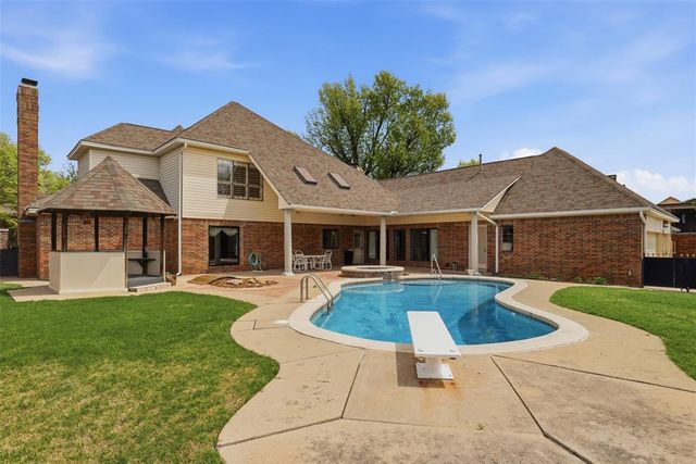 8204 Brownsville Lane, Bethany, OK 73008