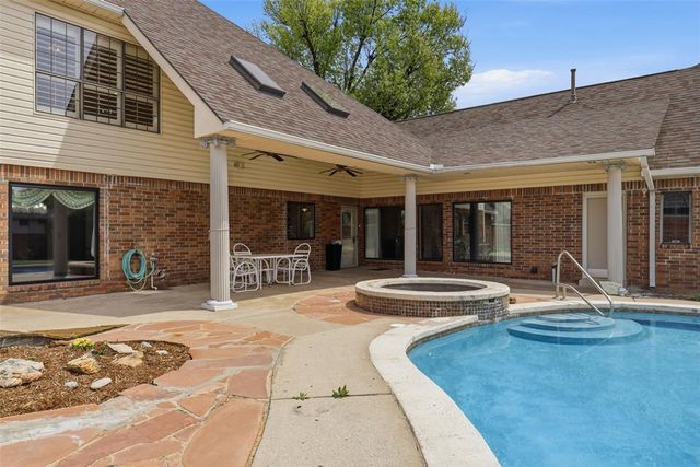 8204 Brownsville Lane, Bethany, OK 73008