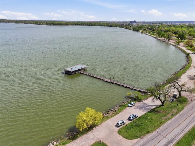 8204 Brownsville Lane, Bethany, OK 73008