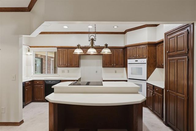 8204 Brownsville Lane, Bethany, OK 73008