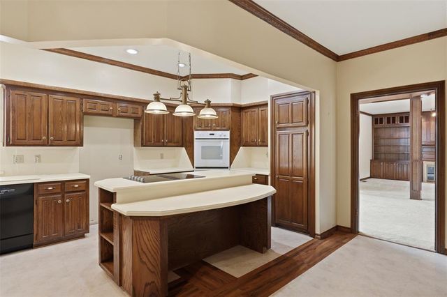 8204 Brownsville Lane, Bethany, OK 73008