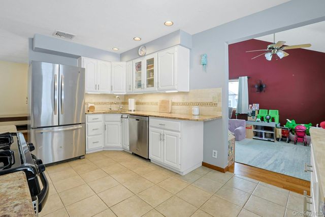 42 Briarwood Drive, New City, NY 10956