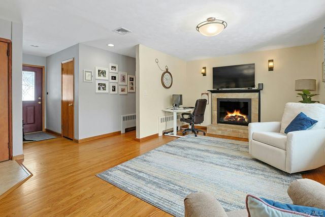 42 Briarwood Drive, New City, NY 10956