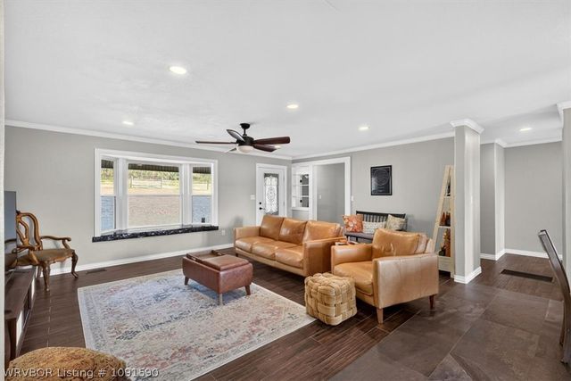 8805 N Lake Lane, Hackett, AR 72937