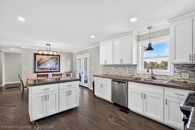 8805 N Lake Lane, Hackett, AR 72937