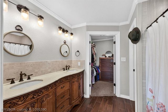 8805 N Lake Lane, Hackett, AR 72937