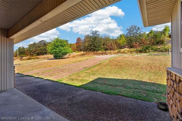8805 N Lake Lane, Hackett, AR 72937