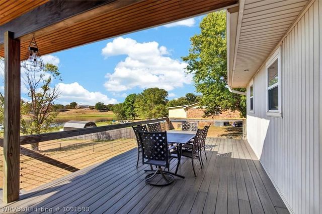 8805 N Lake Lane, Hackett, AR 72937