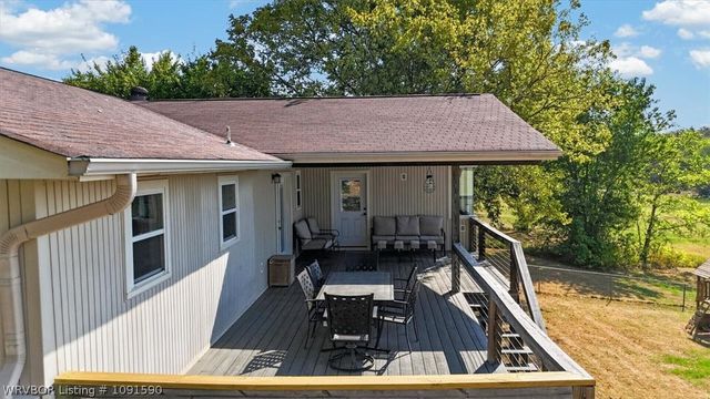 8805 N Lake Lane, Hackett, AR 72937