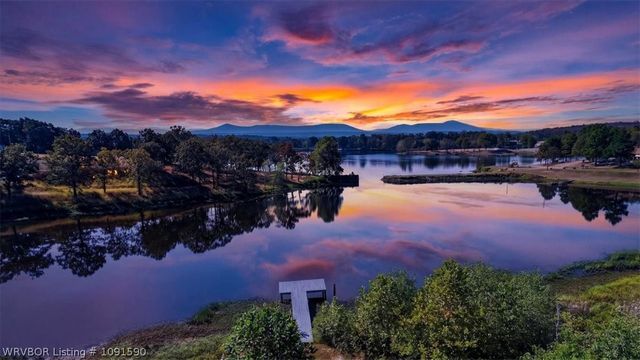 8805 N Lake Lane, Hackett, AR 72937