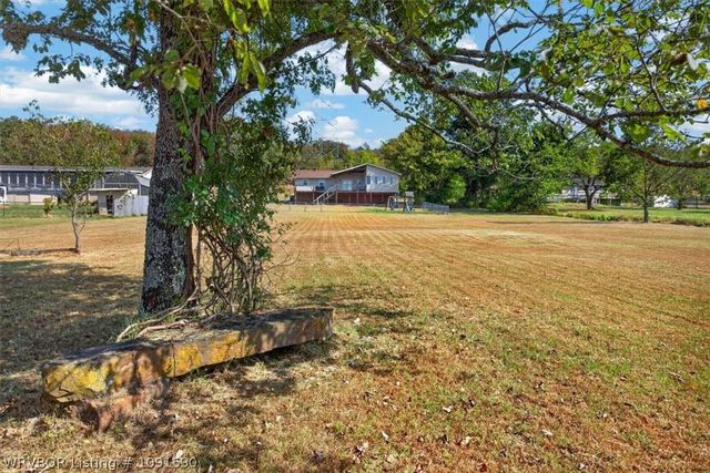 8805 N Lake Lane, Hackett, AR 72937
