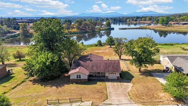 8805 N Lake Lane, Hackett, AR 72937