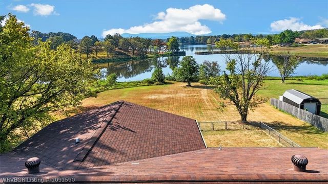 8805 N Lake Lane, Hackett, AR 72937