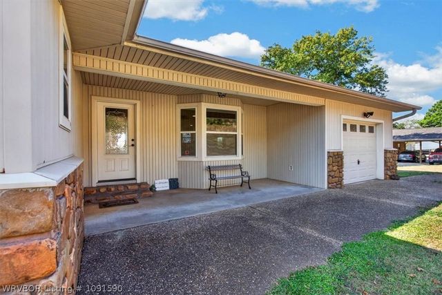 8805 N Lake Lane, Hackett, AR 72937