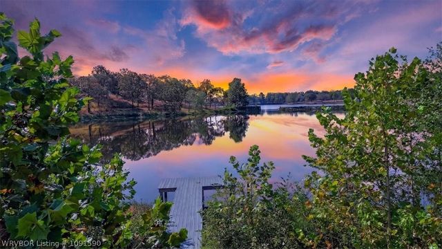 8805 N Lake Lane, Hackett, AR 72937