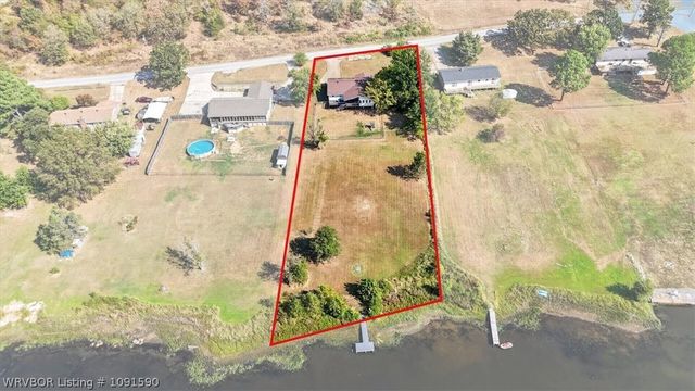 8805 N Lake Lane, Hackett, AR 72937