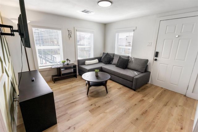 2820 Blodgett Street 3, Houston, TX 77004