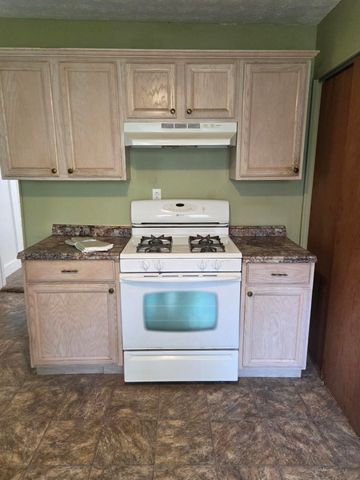 1633 E Lombard Street, Springfield, MO 65802
