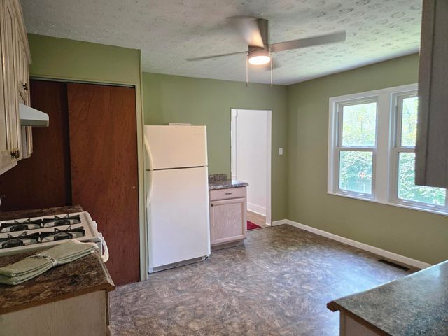1633 E Lombard Street, Springfield, MO 65802
