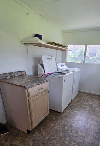 1633 E Lombard Street, Springfield, MO 65802