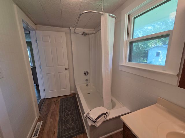 1633 E Lombard Street, Springfield, MO 65802