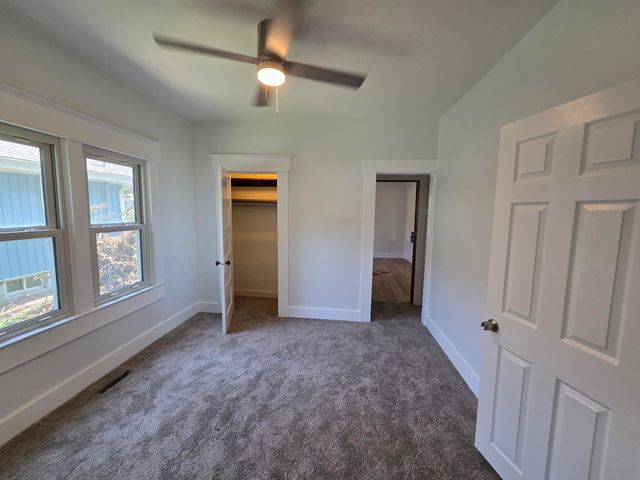 1633 E Lombard Street, Springfield, MO 65802