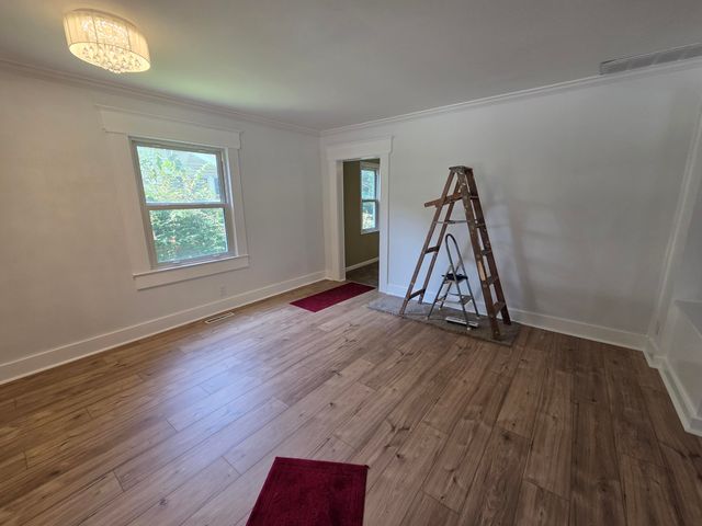 1633 E Lombard Street, Springfield, MO 65802