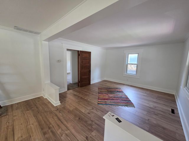 1633 E Lombard Street, Springfield, MO 65802