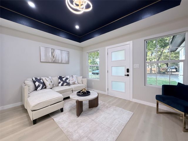 2538 Hooper Street, Dallas, TX 75215